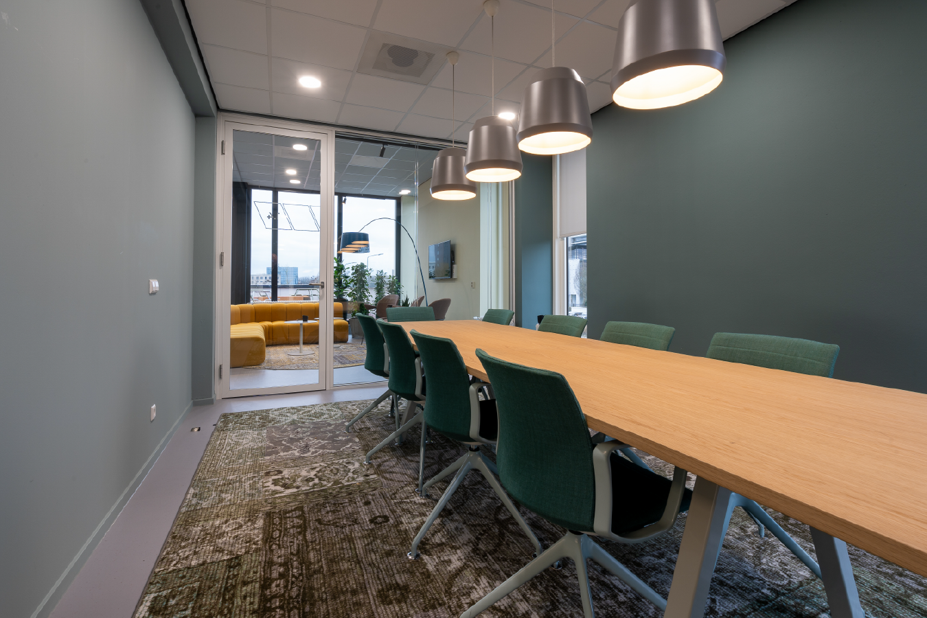 chairs-put-table-room-with-patterned-carpet